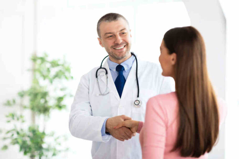 Finding a Facial Plastic Surgeon for Popular Facelift Procedures 2024